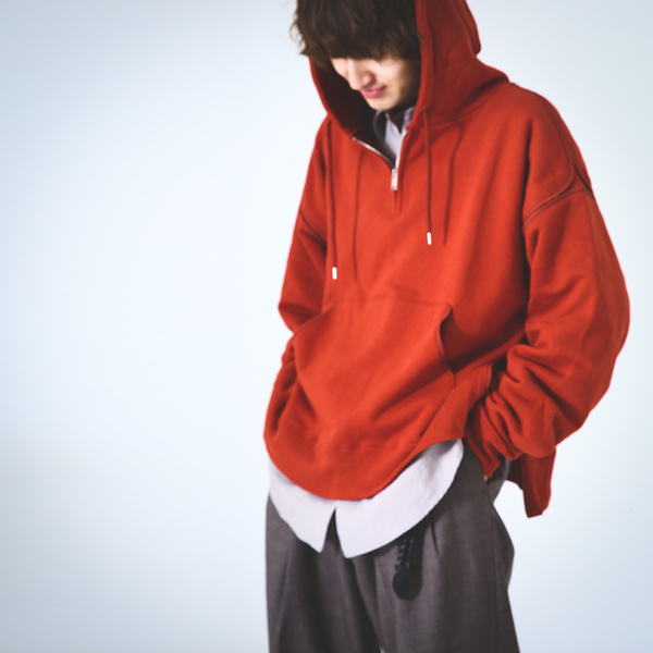 yokeヨーク OVERSIZED PIPING HALF ZIP PARKA