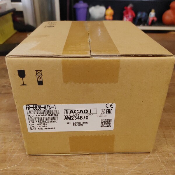 未使用 三菱電機 インバーター FR-E820-0.1K-1