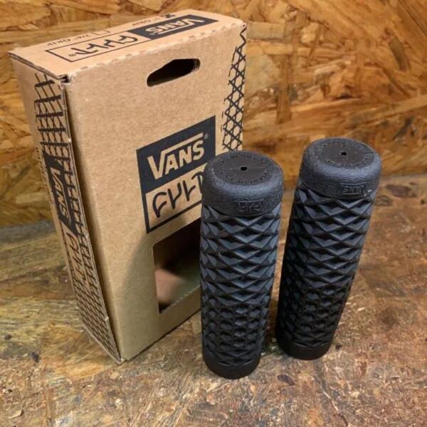 ハーレー VANS グリップ 7/8インチバー用 トライアンフ カスタム チョッパー ボバー ストリート VANS/CULT BLACK (0630-2354)