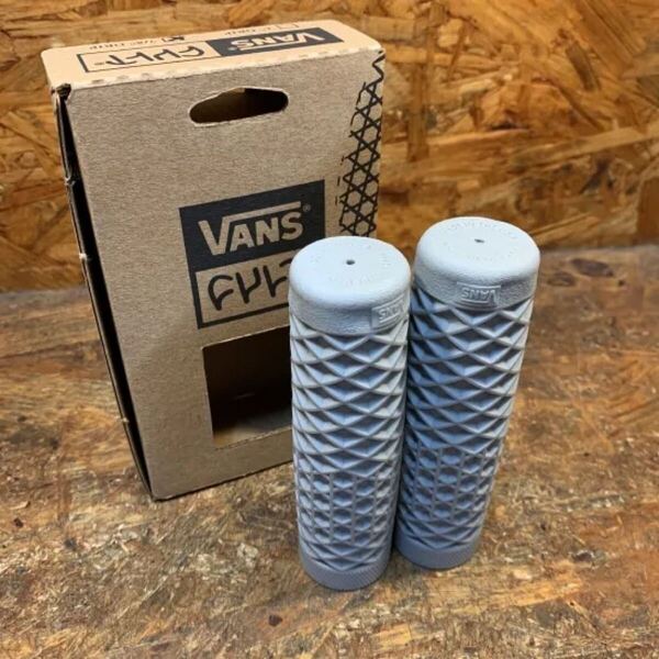 ハーレー VANS グリップ 7/8インチバー用 トライアンフ カスタム チョッパー ボバー ストリート VANS/CULT GRAY (0630-2617)