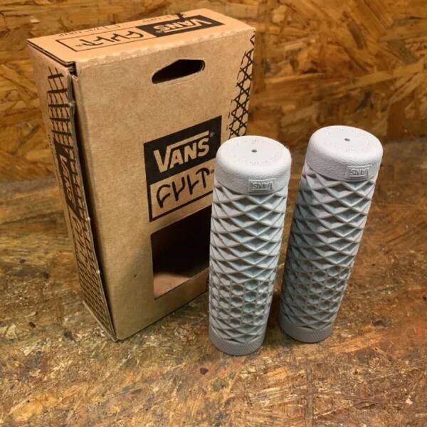 ハーレー VANS グリップ 1インチバー用 トライアンフ カスタム チョッパー ボバー ストリート VANS/CULT GREY(0630-2622)