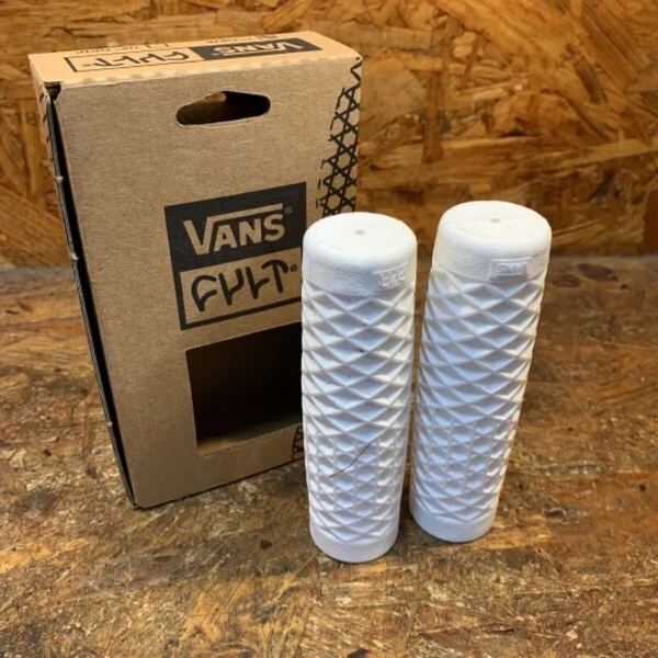 ハーレー VANS グリップ 1インチバー用 トライアンフ カスタム チョッパー ボバー ストリート VANS/CULT White(0630-2623)