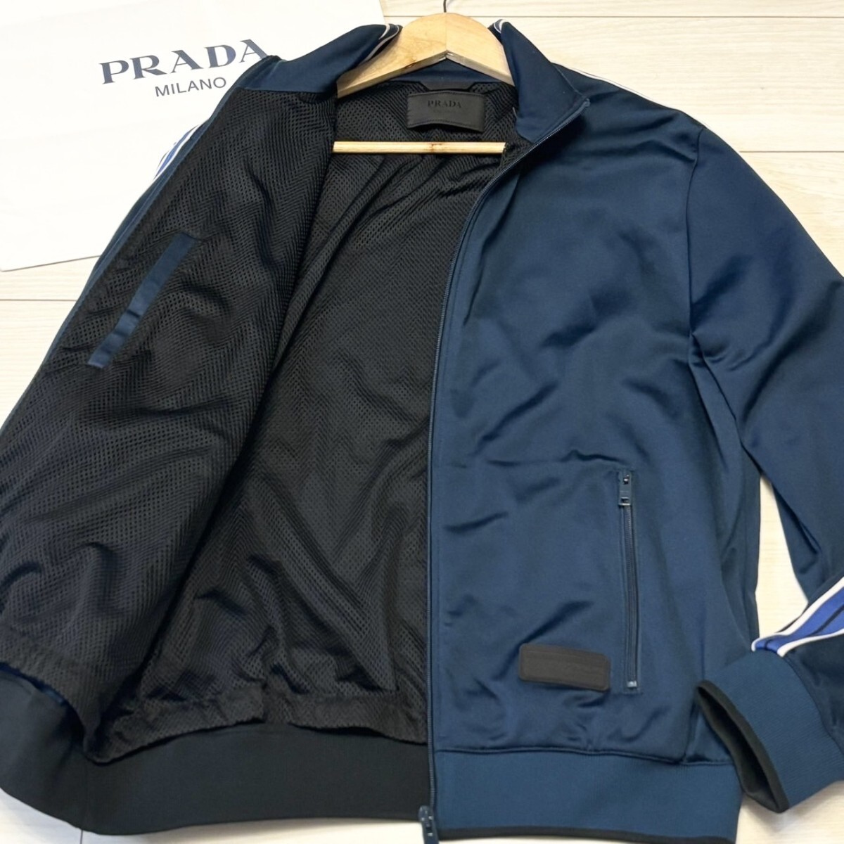 Yahoo!オークション -「prada トラックジャケット」の落札相場 Yahoo!オークション -「prada トラックジャケット」の落札相場