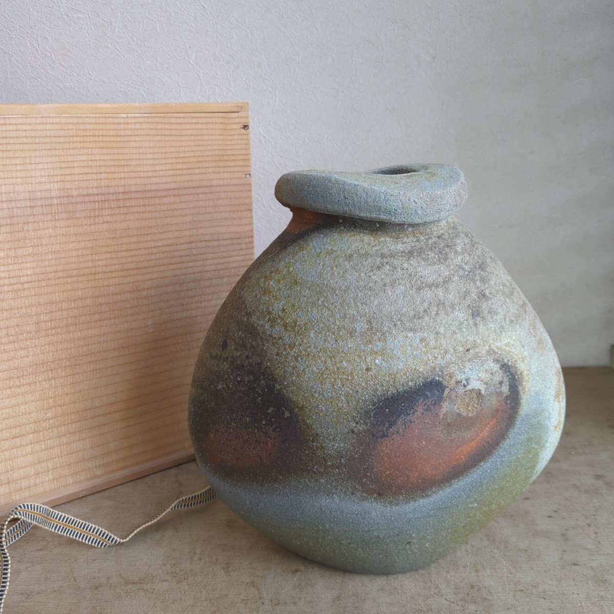 【矢部篤郎】花入 花瓶 一輪挿し 置物 飾り物 矢部篤郎】花入 花瓶 一輪挿し 置物 飾り物 (備前焼 一輪挿し
