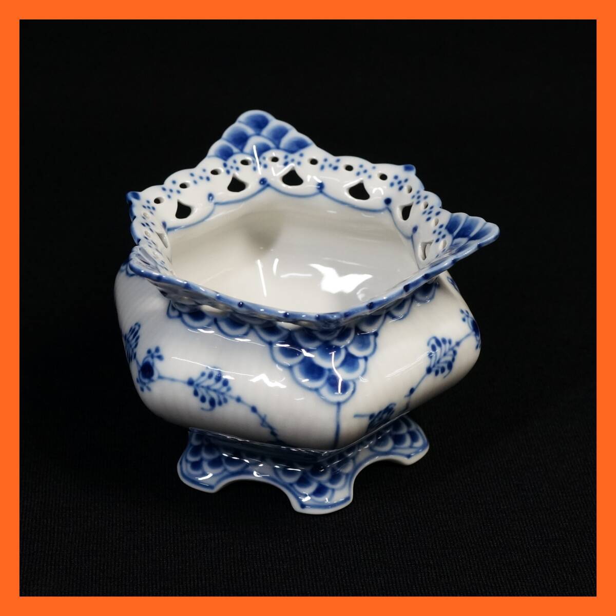 美品] ロイヤルコペンハーゲンブルーフルーテッドフルレース