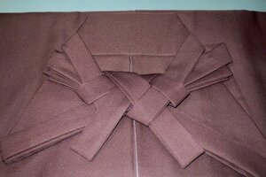 新色の無地の馬乗袴【紐下83】化繊無地袴 紐下83 唐茶色のお召調 新品К 限定入荷・弓道茶道能楽稽古 家庭洗濯OK 拾