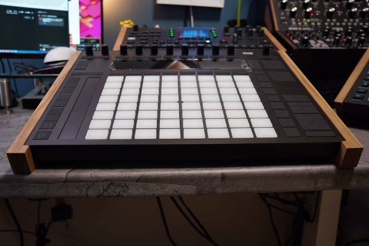 Ableton Push3 木製スタンド STAND for ABLETON PUSH 3 - 15° - Open Style - Synth Stand +