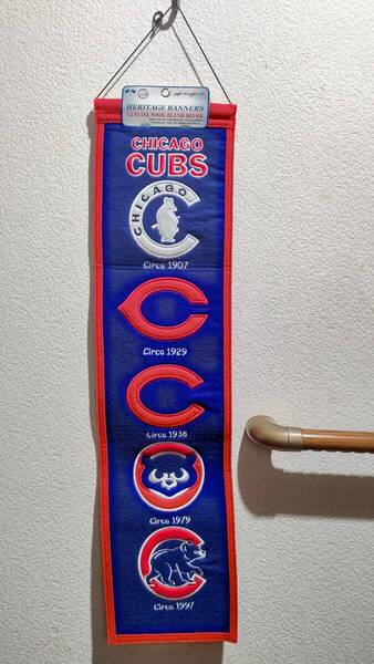 228-18 メジャーリーグ オフィシャル シカゴ カブス CHICAGO CUBS 壁掛けバナー HERITAGE BANNERS GENUINE WOOL BLEND DECOR 81×21㎝