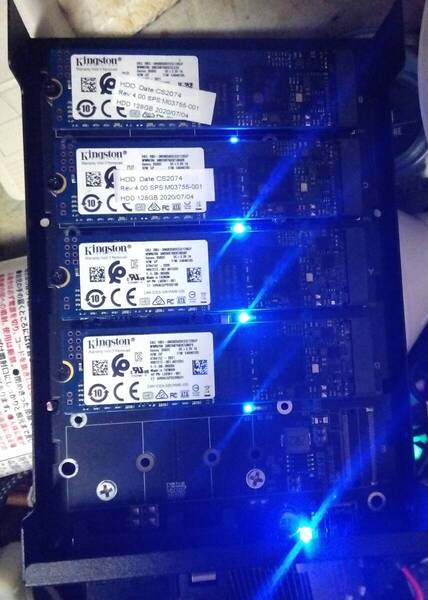 NGFF M.2 SSD 128GBx4個 3.5インチ SATA600 512GB JBOD化 基本セット NGFF SDD 換装前提です ヒートシンク付(銀) USBエンクロージャー付