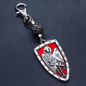 アンティークシルバー クリムゾンカラーのゴシック調の紅い紋章に輝くキーホルダー ラインストーン 金具変更可