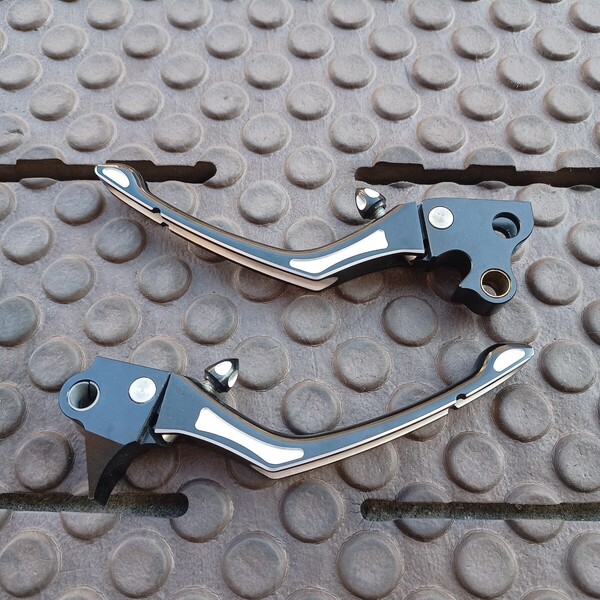 メーカー不明 調整式ビレットレバー 左右セット ハーレー Dyna ダイナ FXDLで使用 美品