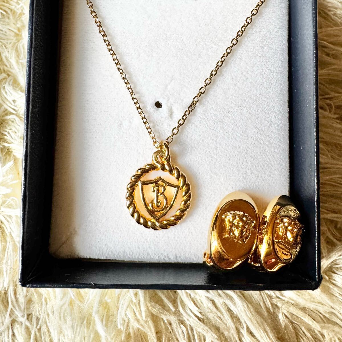 Yahoo!オークション -「ジャンニ ヴェルサーチ ネックレス」の Yahoo!オークション -「ジャンニ ヴェルサーチ ネックレス」の