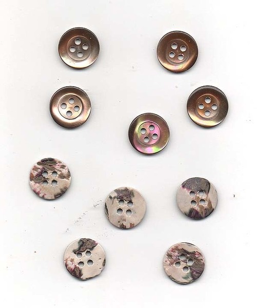 【ヨーロッパのアンティーク貝ボタン】15mm・四穴 <6個セット>