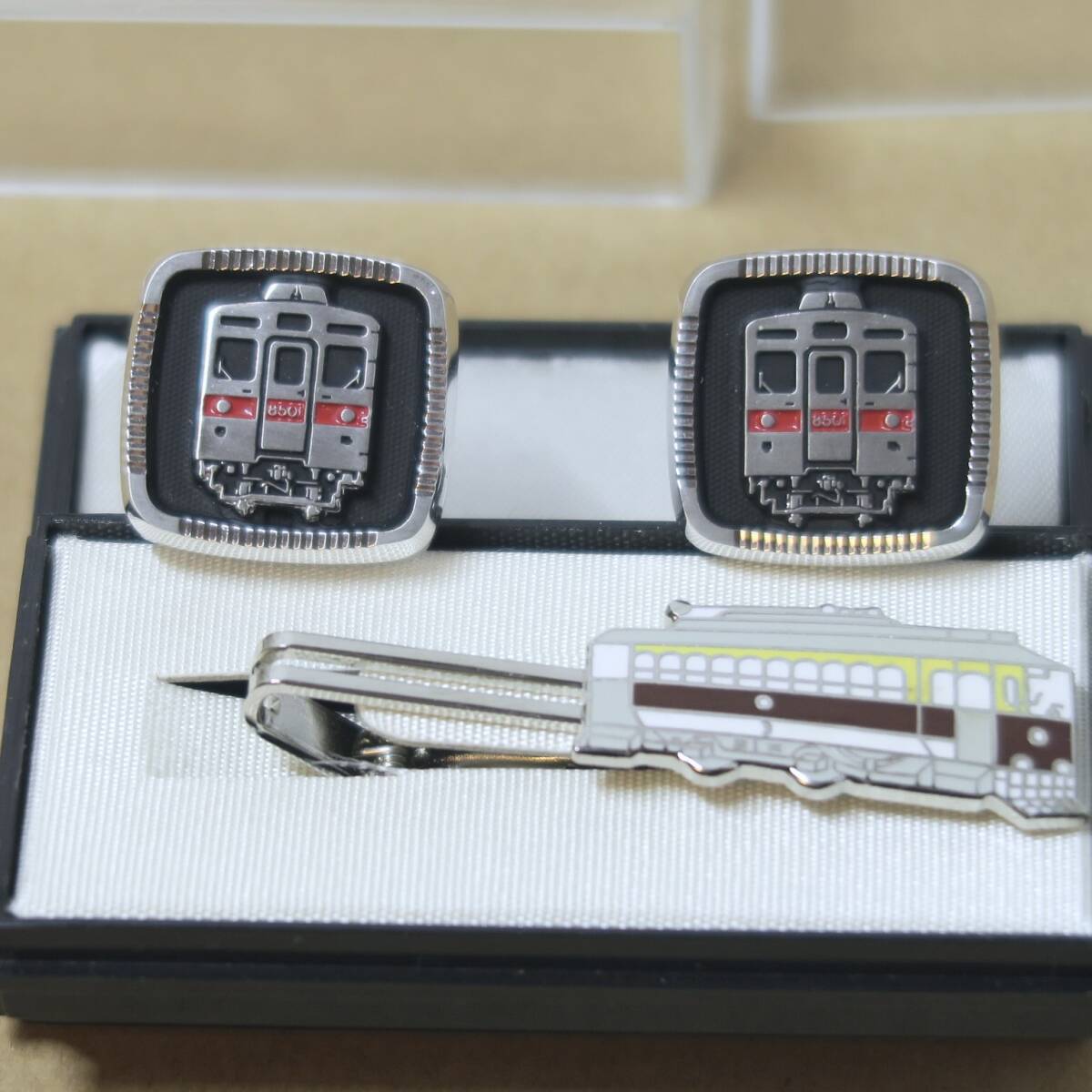 Yahoo!オークション -「バス ネクタイピン」(鉄道関連グッズ