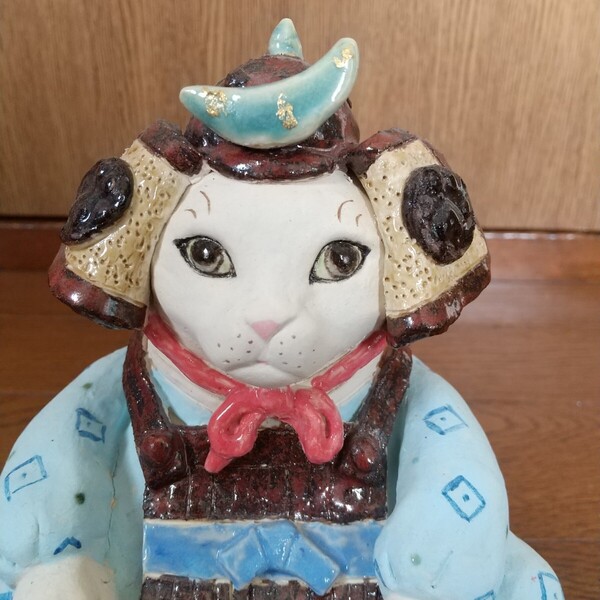 五月人形 猫 武将猫 鎧 兜 スコ座り 陶器 縁起物 招き猫 端午の節句 猫置物 作家猫