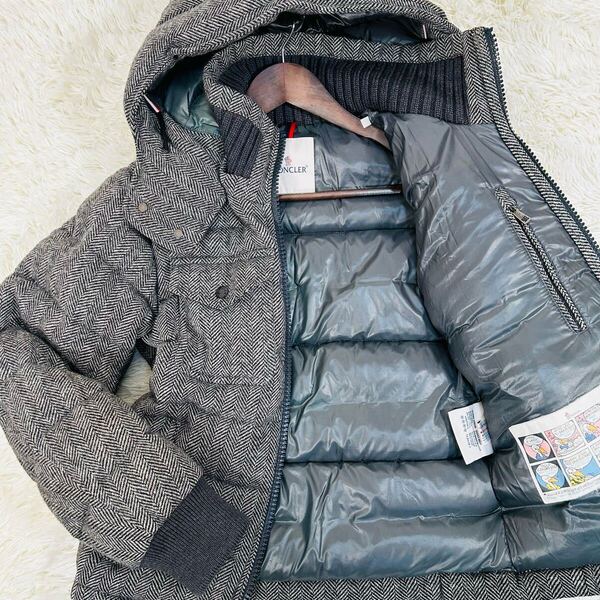 美品 MONCLER FLORIAN モンクレール フロリアン ヘリンボーン ツイード 肉厚 パンパン ダウンパーカー グレー国旗 モンクレール認証タグ付
