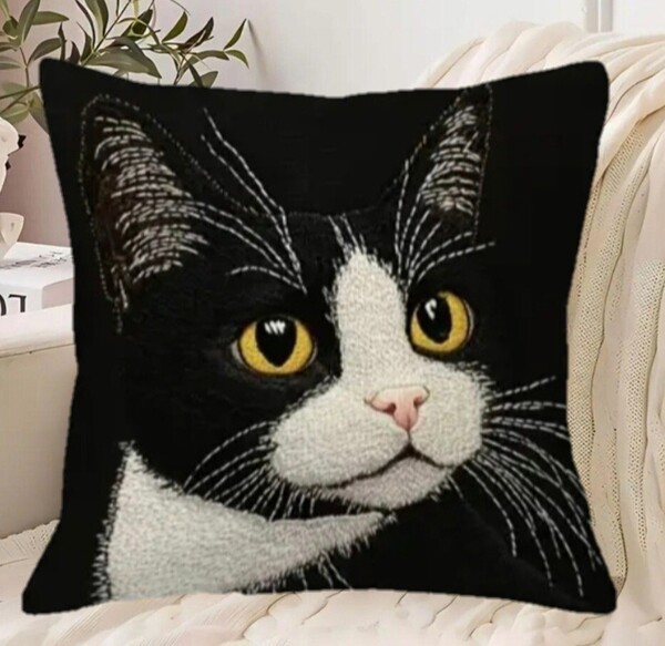 クッションカバー ハチワレ猫C 刺繍風 45cm 猫の雑貨 HANAKO