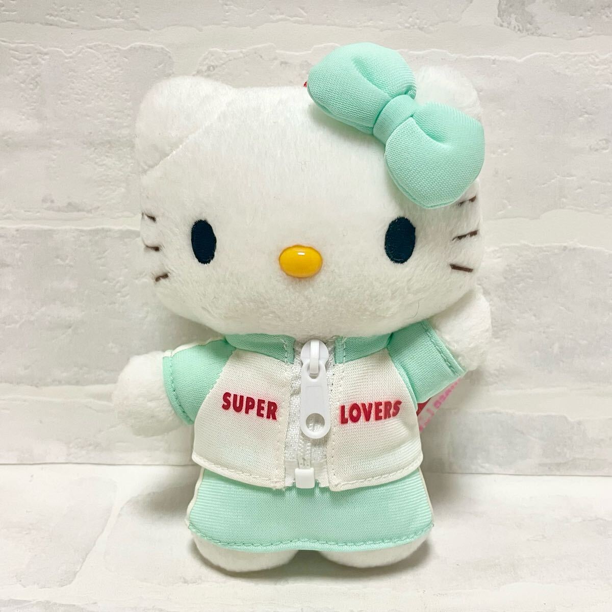 未使用 サンリオ ハローキティ ぬいぐるみ ドール 紙タグ付き