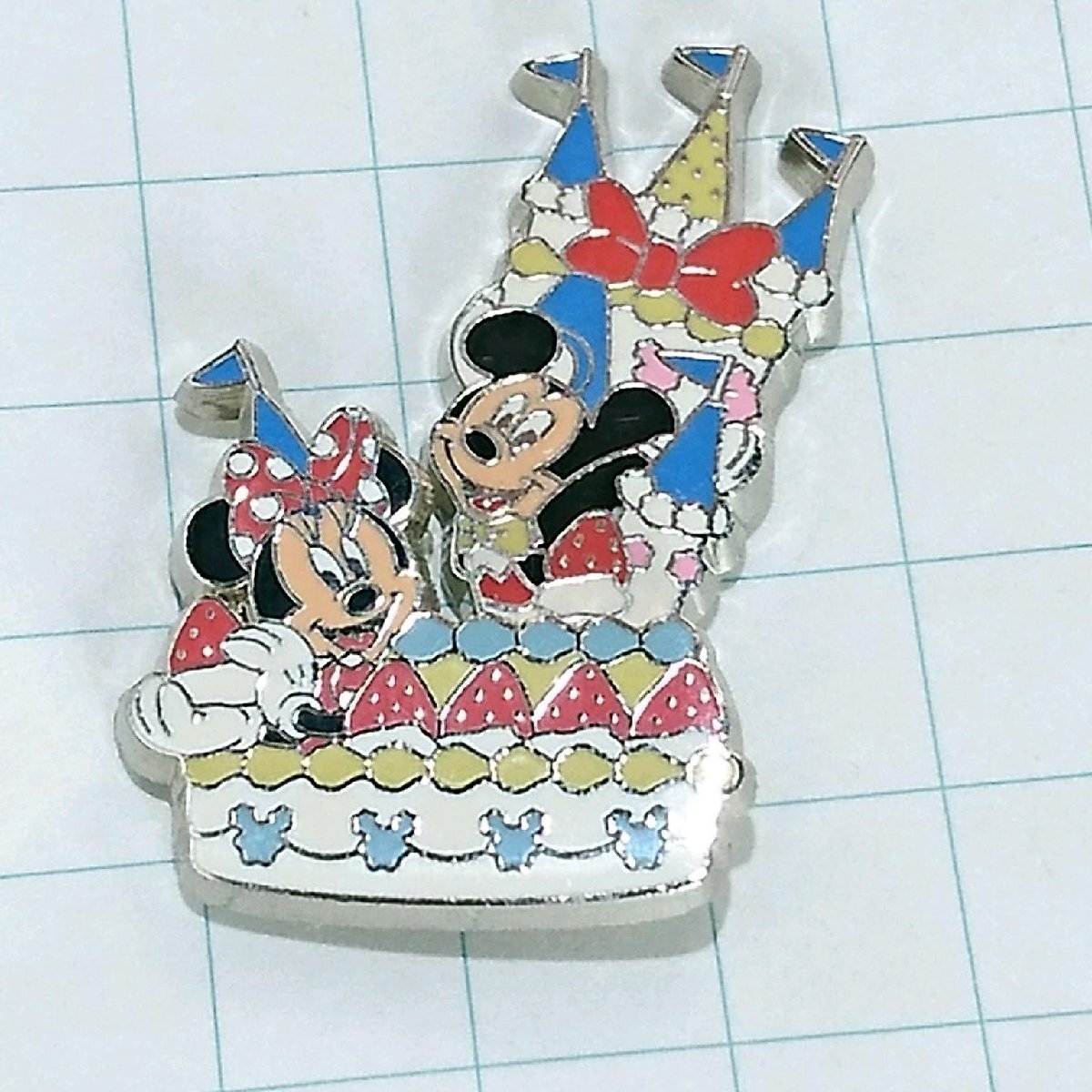 ツリーの飾り付けをするミッキーマウスたち！東京ディズニー