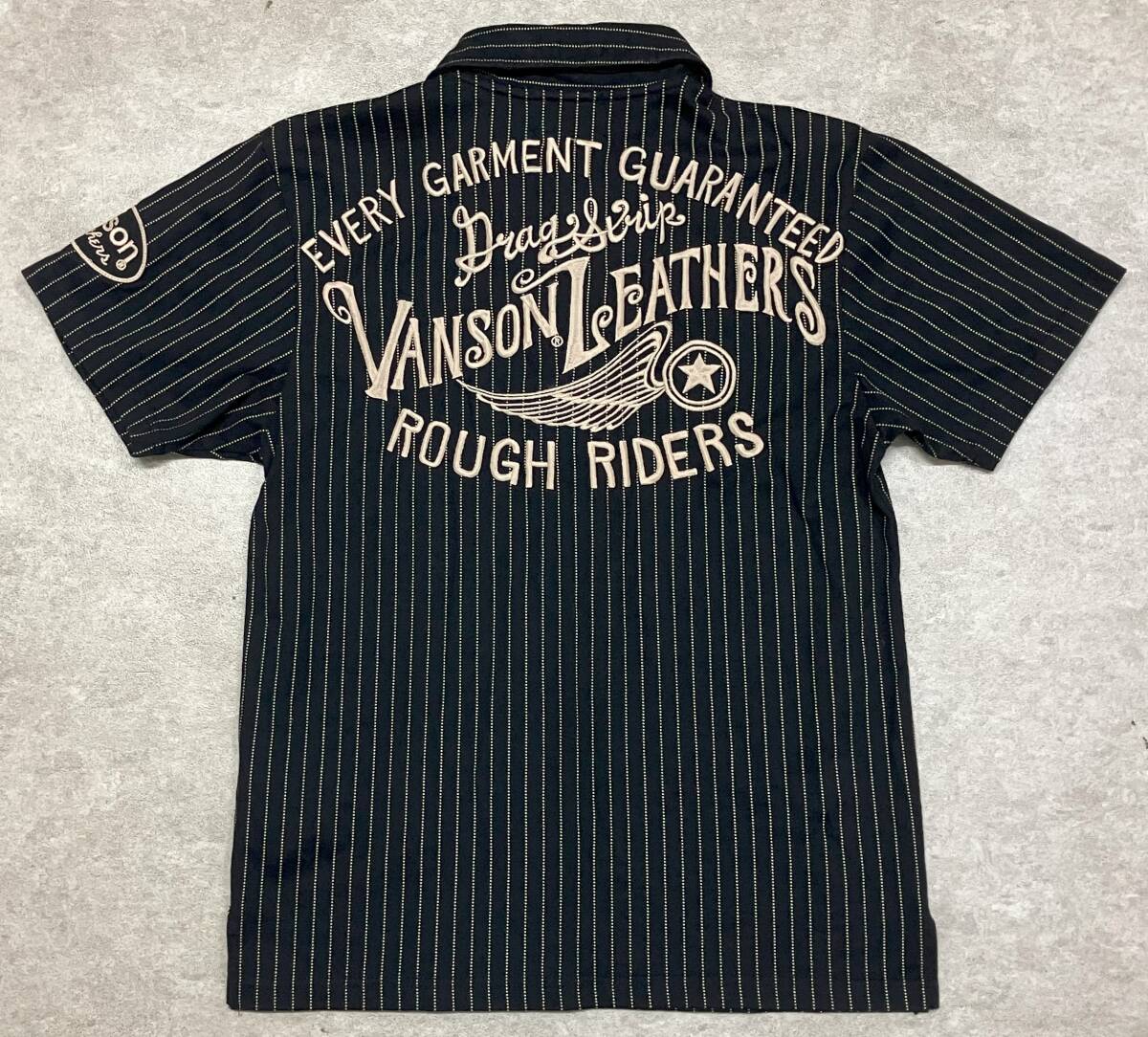 Visvim グレー ポロシャツ V字刺繍 Visvim グレー ポロシャツ V字刺繍 Visvim グレー ポロシャツ V