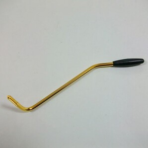 Montreux Selected Parts #8423 ストラト用トレモロアーム インチ ゴールド ブラックキャップ