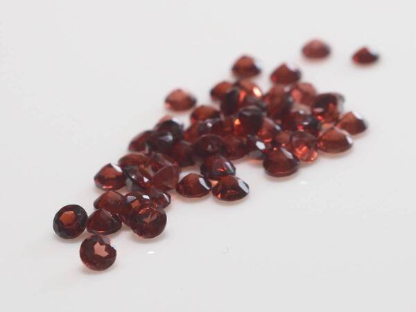 キレイな赤茶色ガーネット 3mmラウンド 50個 7.57ct