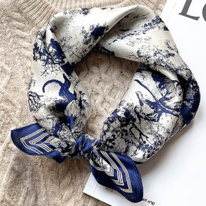 スカーフ scarf シルク(絹)サテン地、正方形 約 52cm×52cm シルク(絹)100%特有の美しい光沢感で華やかです。