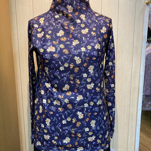 新品 日本製!起毛転写プリントプルオーバー ハイネックブラウス、カットソー、美しい色彩が魅力の日本製 表起毛プルオーバー