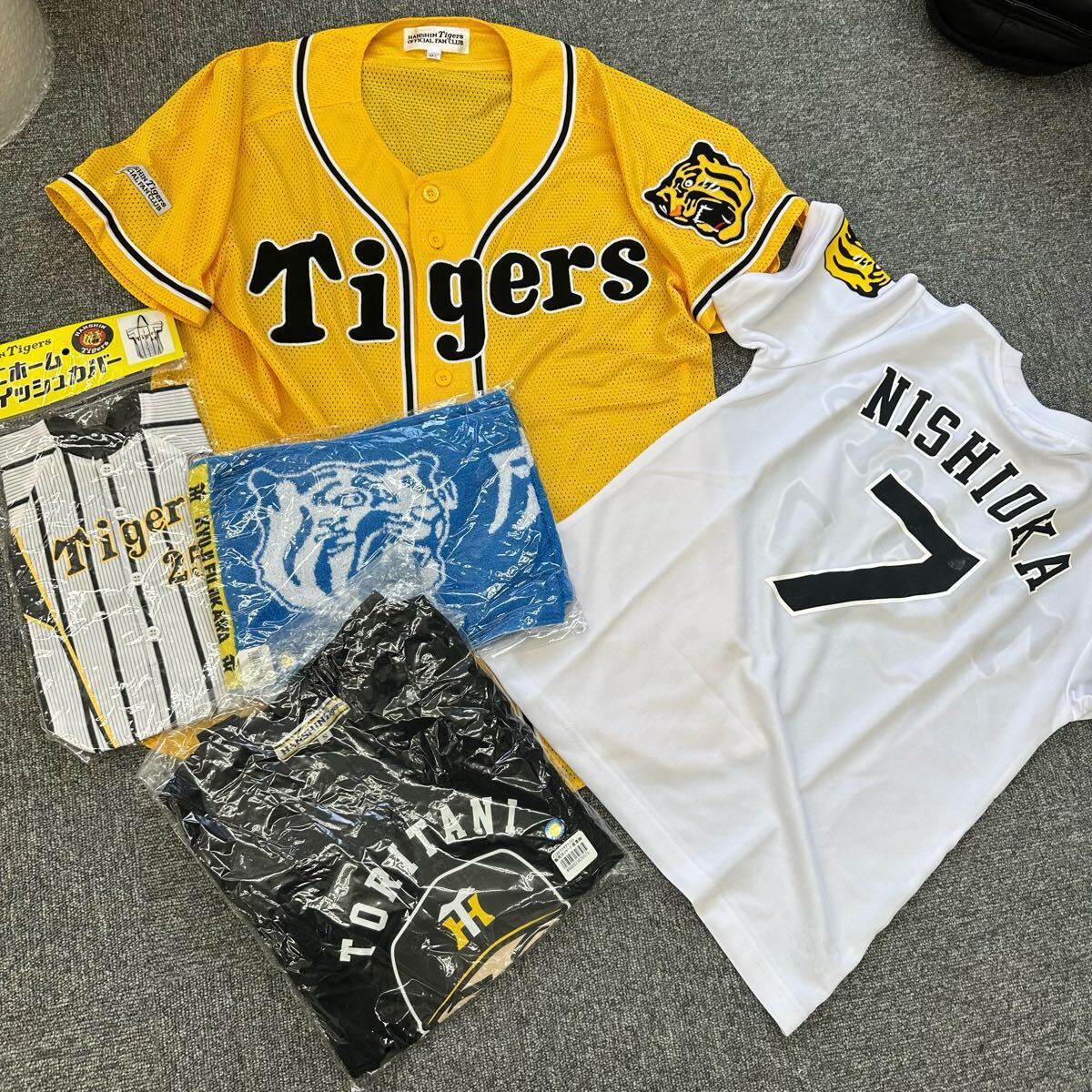 Yahoo!オークション -「藤川球児 ユニフォーム」(野球 Yahoo!オークション -「藤川球児 ユニフォーム」(野球