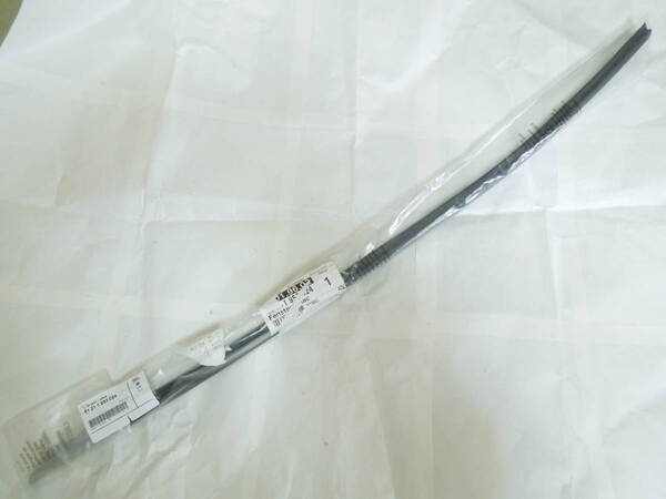 BMW E30(316~M3)2ドア用ウインドウ、インナーウェザーストリップ右ドア用新品(5121 1 953 024)