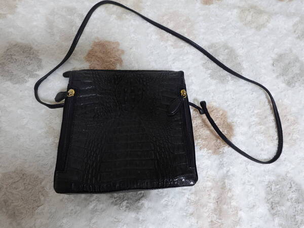 美品☆クロコダイル リアルレザー ショルダーバッグ 黒 セワニ