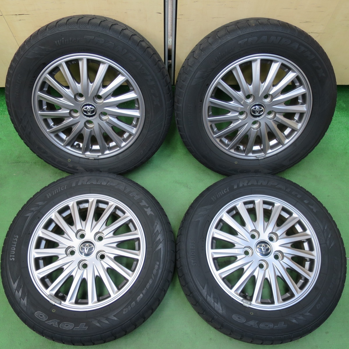 2025年最新】トヨタ VOXY 80系 純正ホイール 16インチ 5穴商品 2025年最新】トヨタ VOXY 80系 純正ホイール 16インチ 5穴商品