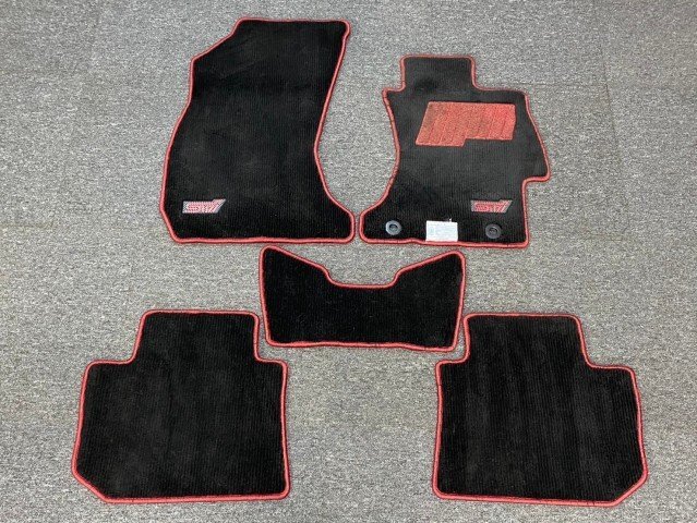 レヴォーグ フロアカーペット(STI/1台分)「スバル純正用品