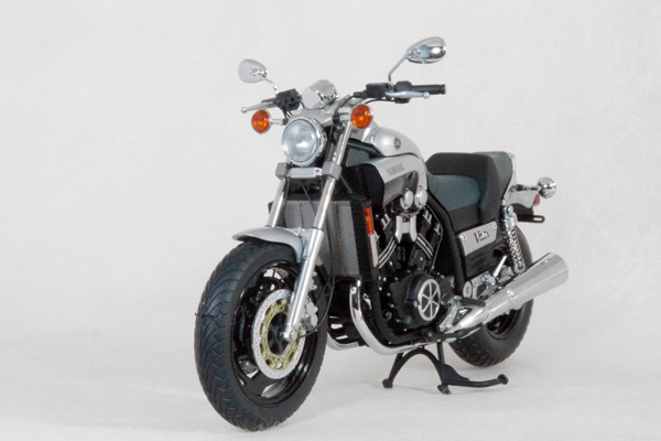 Amazon | スカイネット 1/12 完成品バイク Yamaha Vmax