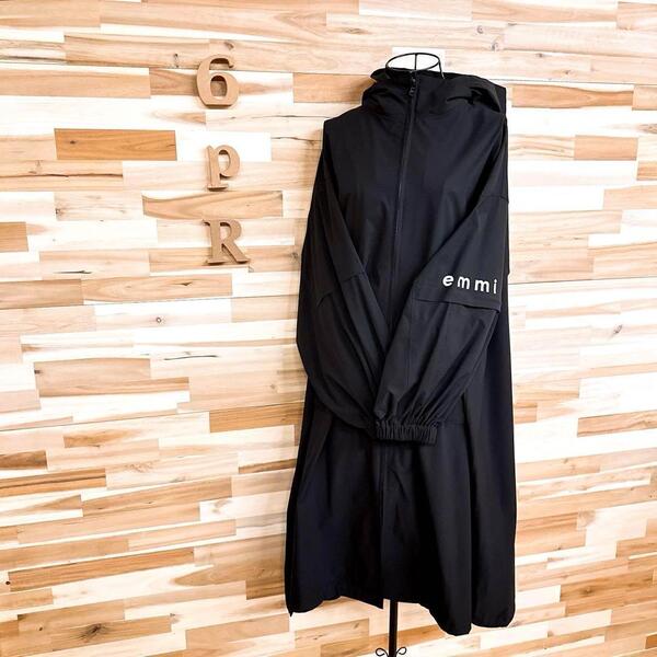 【エミアトリエ】オーバーサイズ ビッグ フーディー コート 撥水 軽量 黒×白【HFby6PR】レディース・洋服・春夏・秋冬【6EJB】