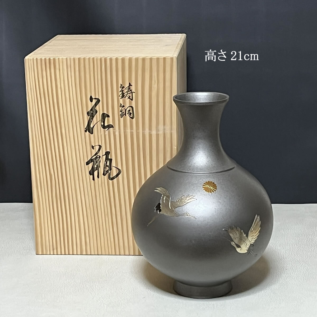 Yahoo!オークション -「菊 紋」(花器) (銅製)の落札相場・落札価格 Yahoo!オークション -「菊 紋」(花器) (銅製)の落札相場・落札価格