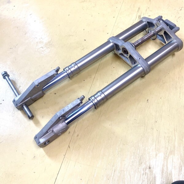 送料込み ハーレーダビッドソン ビューエル フロントフォーク トップブリッジ セット