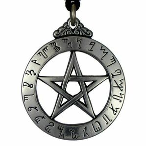 Pepi: Witches Runes pendant 魔女のアルファベット