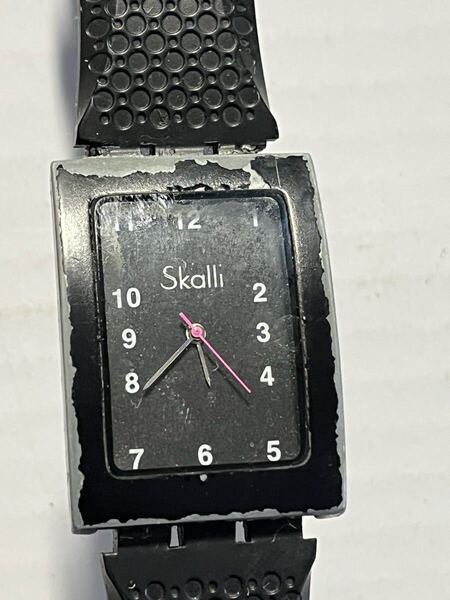Skalli ブラック 腕時計 アナログ腕時計 四角フェイス タンク型 電池なし 部品取り 修理部品 おもちゃの時計 黒文字盤