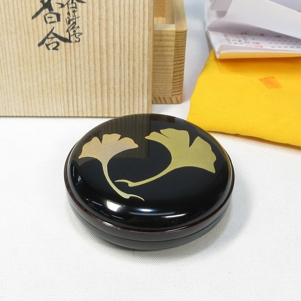 【A1439】茶道具 中村漆芸工房 三代 尚涛済(喜太郎) 銀杏蒔絵 香合 共箱 共布 栞付き 即決 送料無料