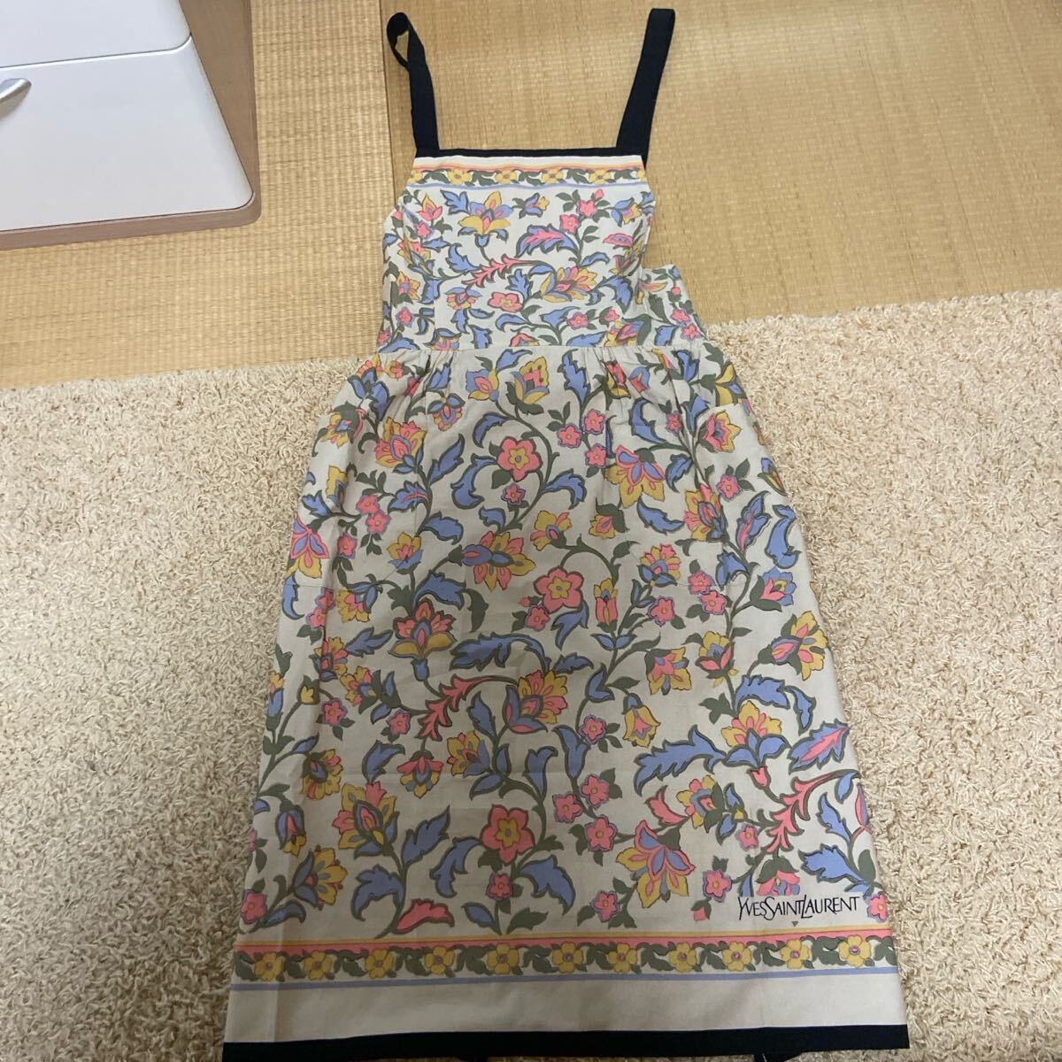 Yahoo!オークション -「花柄エプロン」(女性用) (イヴ・サン Yahoo!オークション -「花柄エプロン」(女性用) (イヴ・サン