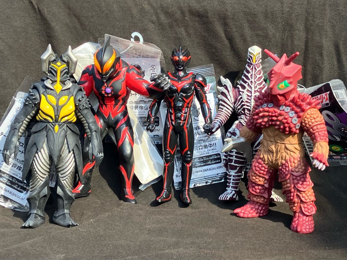 Yahoo!オークション - 180/ ソフビ ウルトラ怪獣 20体以上 大量 Yahoo!オークション - 180/ ソフビ ウルトラ怪獣 20体以上 大量