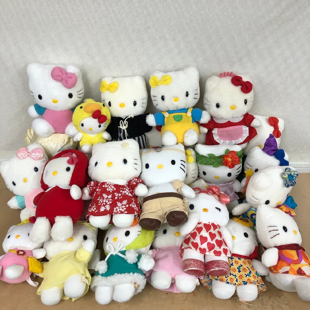 Yahoo!オークション -「キティ いちご ぬいぐるみ」の落札相場 Yahoo!オークション -「キティ いちご ぬいぐるみ」の落札相場