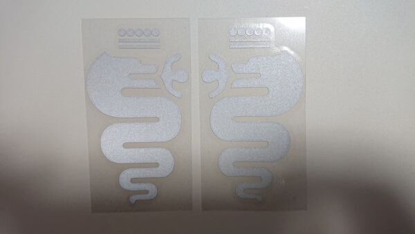 アルファロメオ 切抜きタイプ ビショーネ 蛇 スネーク ステッカー 13cmx7.5cm 左右対称セットタイプ 色:シルバーホワイト