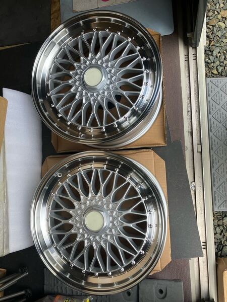 新品17 8.5j +30 73.1 メッシュホイール ハブリング付 67.1可