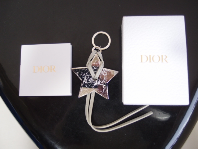Yahoo!オークション -「dior 星チャーム」の落札相場・落札価格 Yahoo!オークション -「dior 星チャーム」の落札相場・落札価格