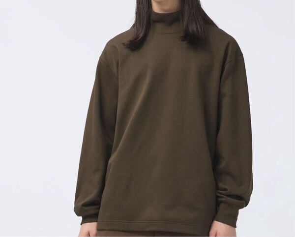 【ユニクロ U】ブラッシュドモックネックTシャツ 38 DARK BROWN サイズXL