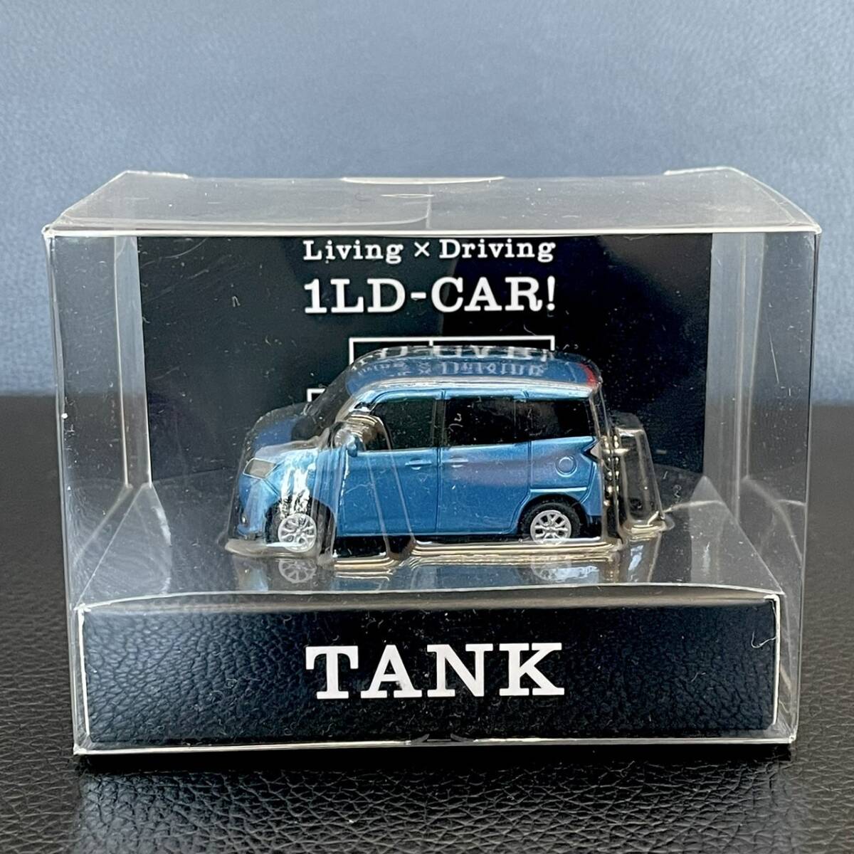 送料込み タンク ミニカー トヨタ 1/30 カラーサンプル B67