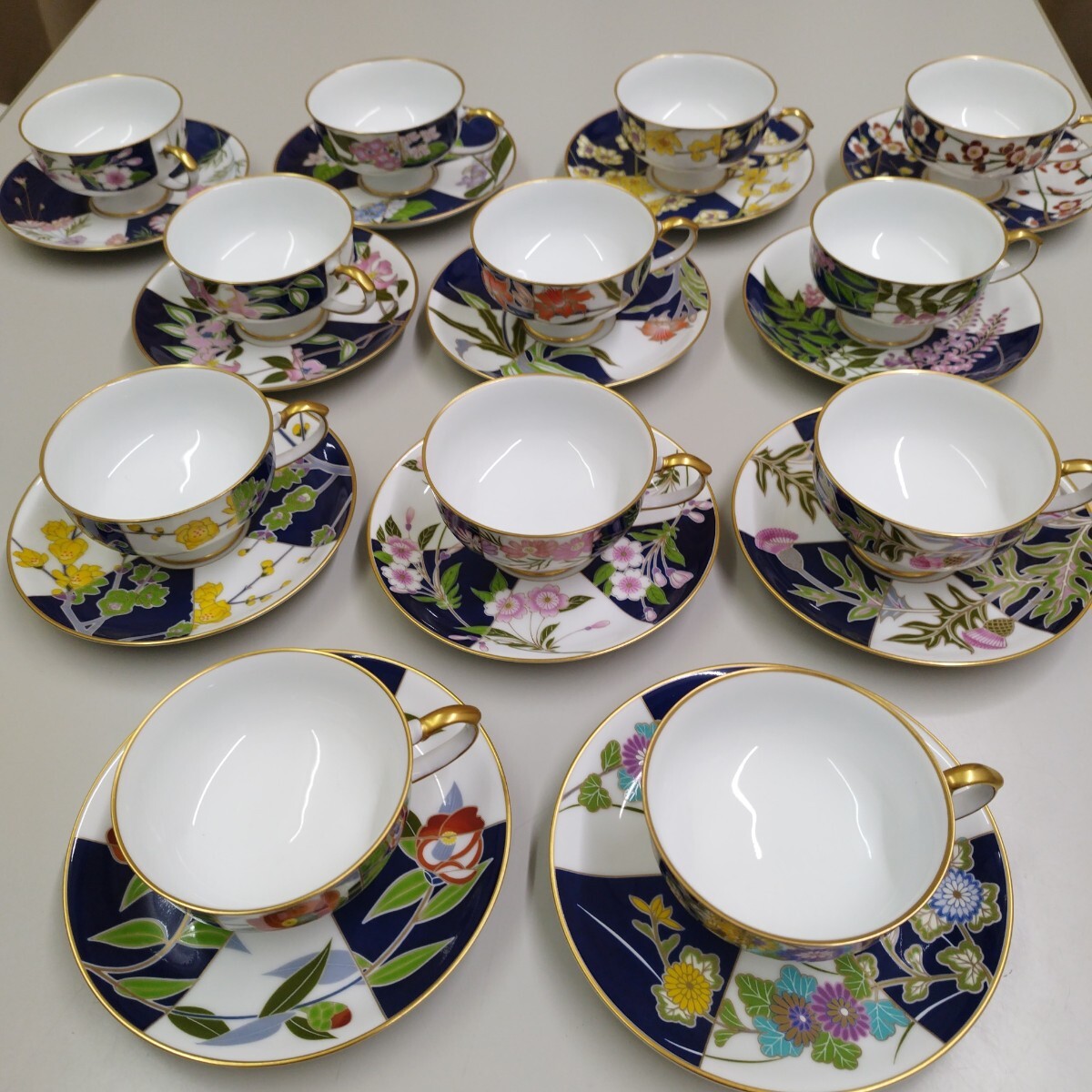 Yahoo!オークション -「香蘭社 皇居の花」(食器) (キッチン Yahoo!オークション -「香蘭社 皇居の花」(食器) (キッチン