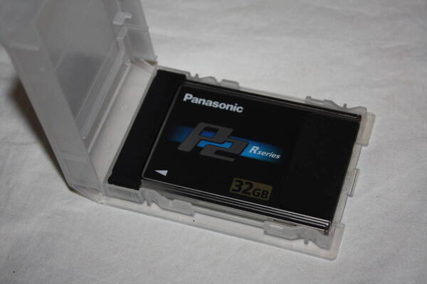 送料無料! Panasonic AJ-P2C032RG 美品 P2カード ケース付き (検索:PDW-、PMW-、Panasonic、AG-HPX、AG-AC、AG-HVX、AJ-)
